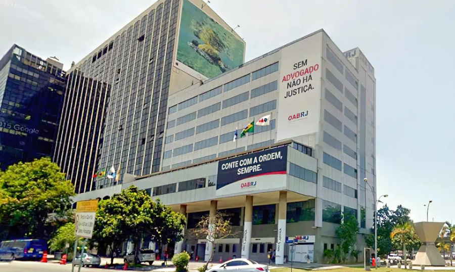 Alerj aprova dispensa de terno e gravata no verão em audiência pública